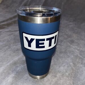 YETI Rambler 30 oz Tumbler Navy Blue Insulated Travel Mug w/ Lid